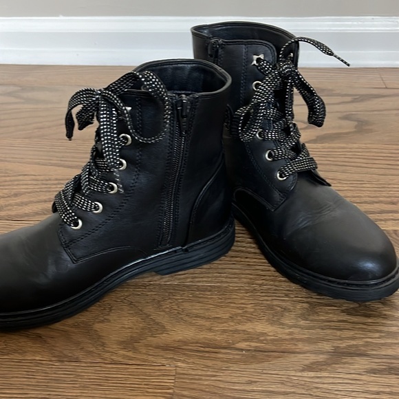 Girls black boots - Picture 2 of 5